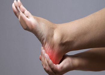 دلیل درد پاشنه پا چیست؟ 5 درمان درد پاشنه پا در خانه 